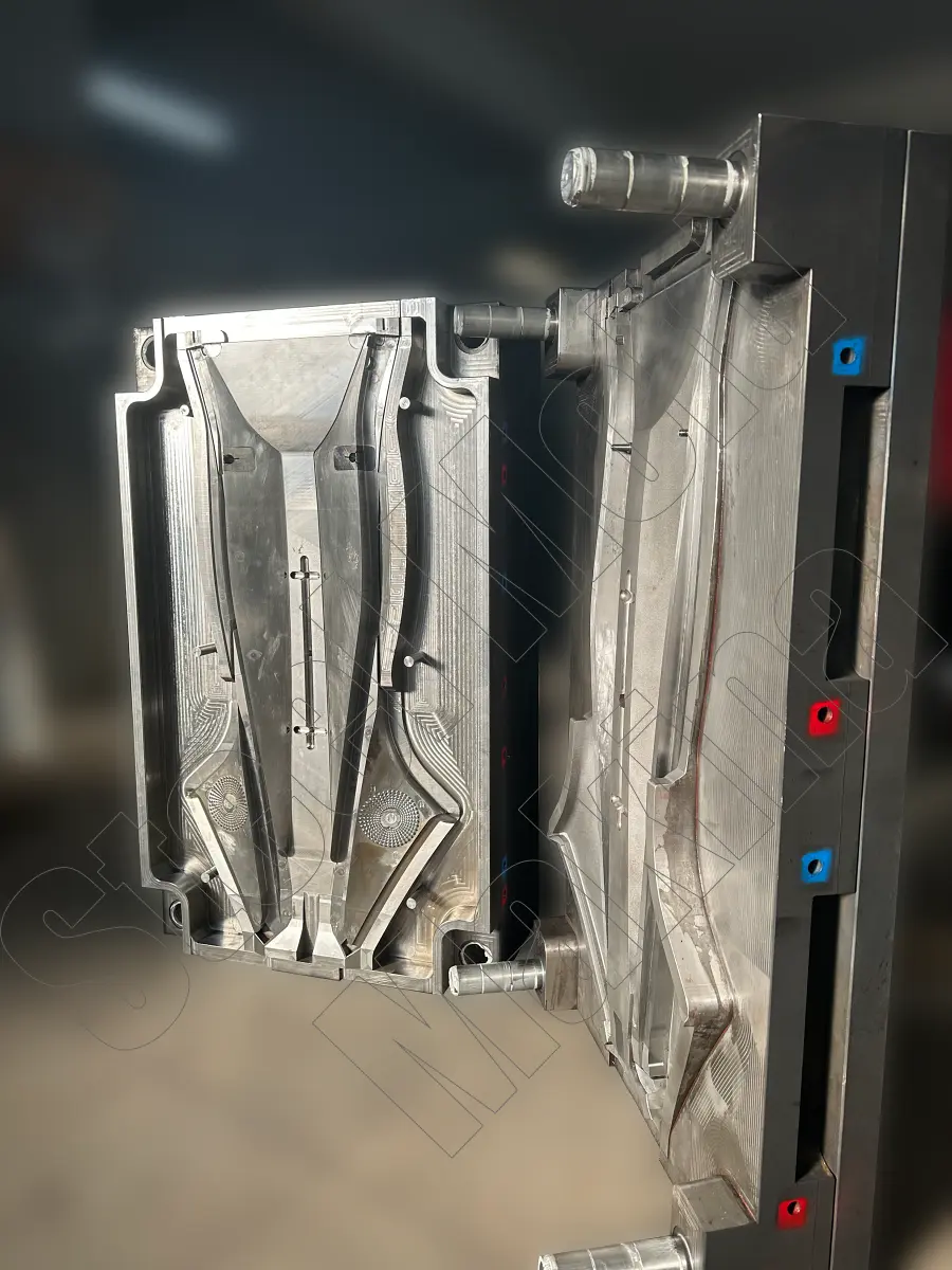 plastic-injection-molding-process-steel-mold-makina-6a